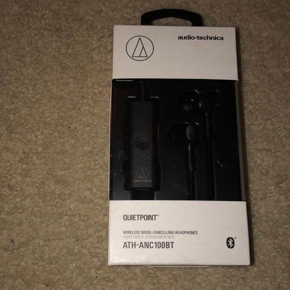 AudioTechnica Wireless Noice-Cancelling Headphones - Picture 3 of 8